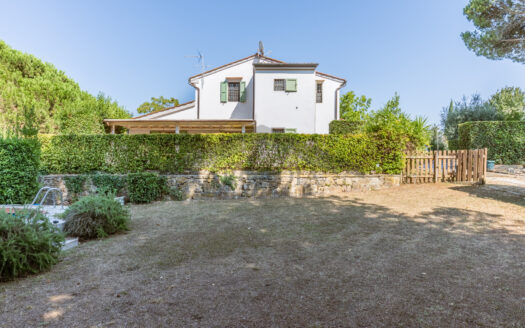 VILLA SINGOLA in Vendita a CRESPINA