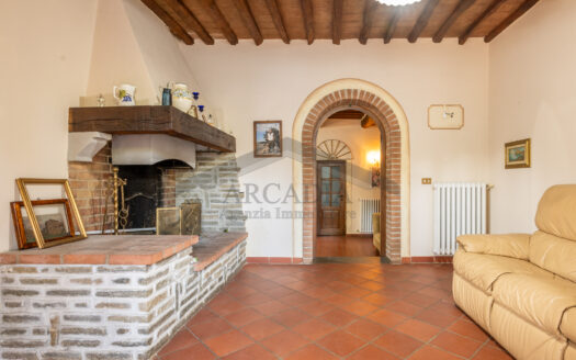 VILLA SINGOLA in Vendita a CRESPINA