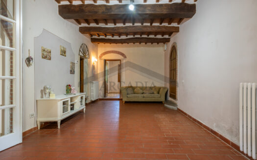 VILLA SINGOLA in Vendita a CRESPINA