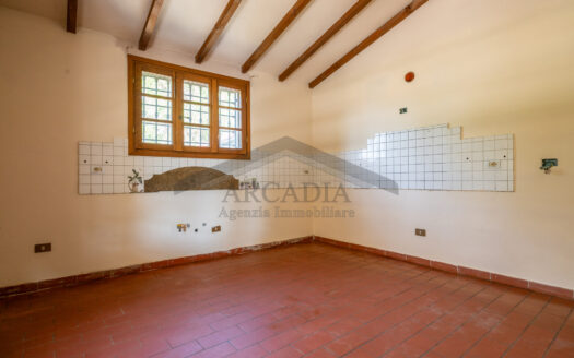 VILLA SINGOLA in Vendita a CRESPINA