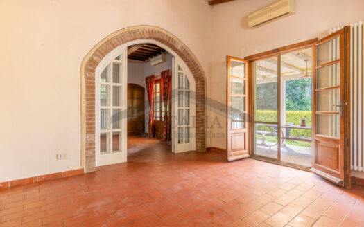 VILLA SINGOLA in Vendita a CRESPINA