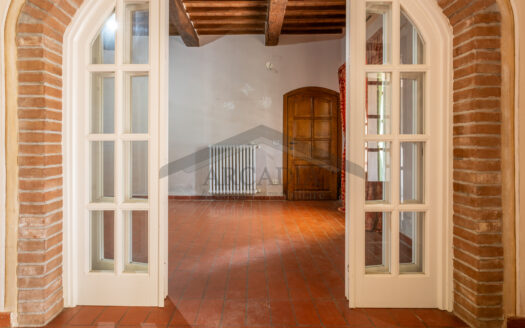 VILLA SINGOLA in Vendita a CRESPINA