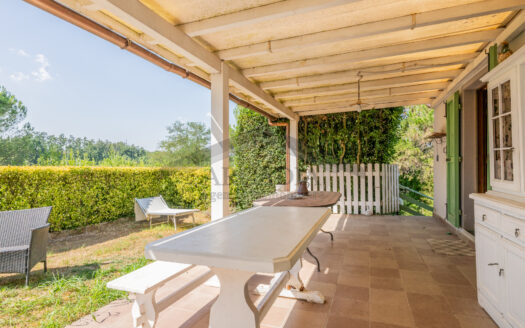 VILLA SINGOLA in Vendita a CRESPINA