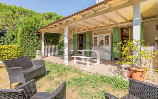 VILLA SINGOLA in Vendita a CRESPINA