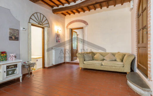 VILLA SINGOLA in Vendita a CRESPINA