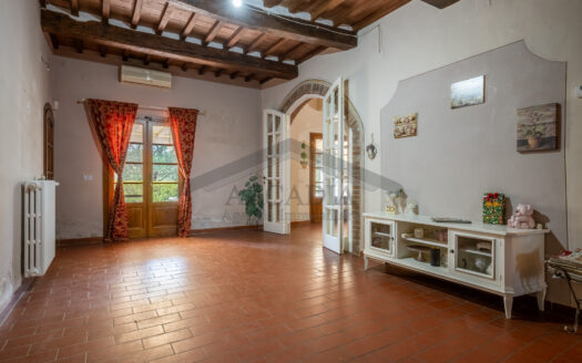 VILLA SINGOLA in Vendita a CRESPINA