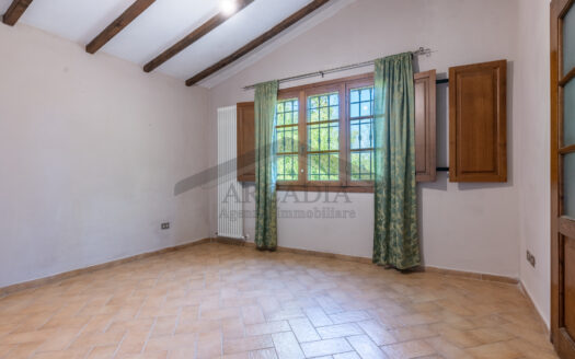 VILLA SINGOLA in Vendita a CRESPINA