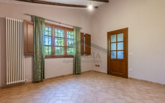 VILLA SINGOLA in Vendita a CRESPINA