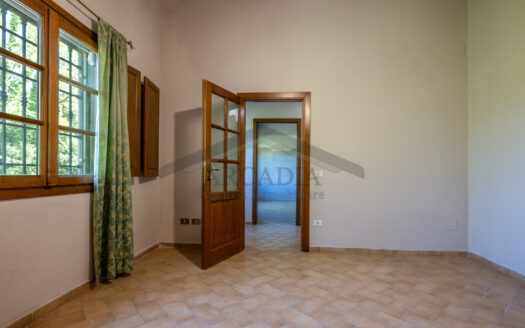 VILLA SINGOLA in Vendita a CRESPINA
