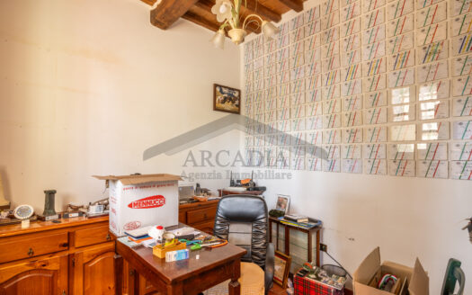 VILLA SINGOLA in Vendita a CRESPINA
