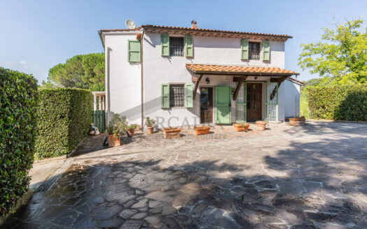 VILLA SINGOLA in Vendita a CRESPINA