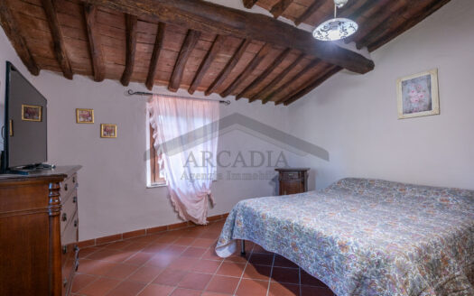 VILLA SINGOLA in Vendita a CRESPINA
