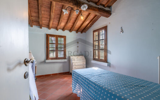 VILLA SINGOLA in Vendita a CRESPINA