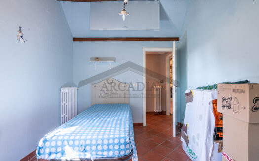 VILLA SINGOLA in Vendita a CRESPINA