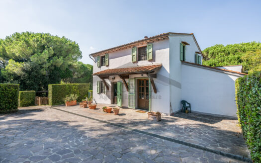 VILLA SINGOLA in Vendita a CRESPINA