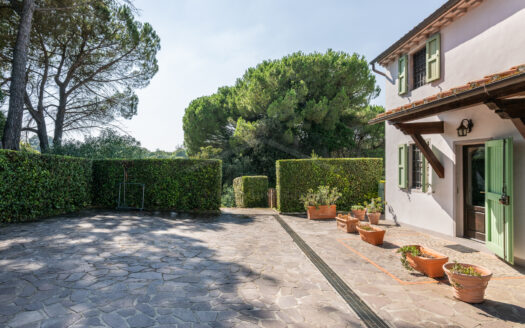 VILLA SINGOLA in Vendita a CRESPINA