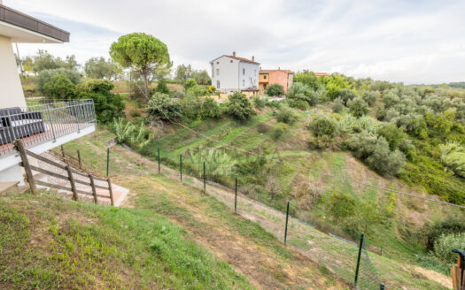 VILLETTA INDIPENDENTE in Vendita a LARI