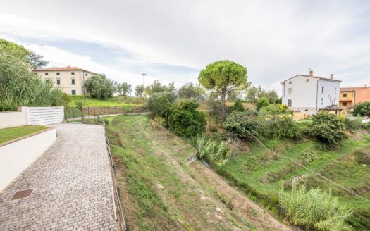 VILLETTA INDIPENDENTE in Vendita a LARI