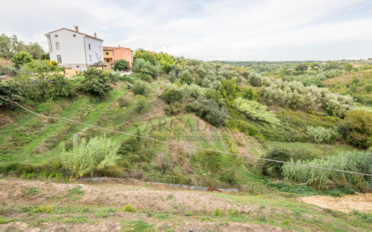 VILLETTA INDIPENDENTE in Vendita a LARI