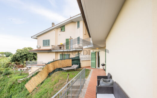 VILLETTA INDIPENDENTE in Vendita a LARI