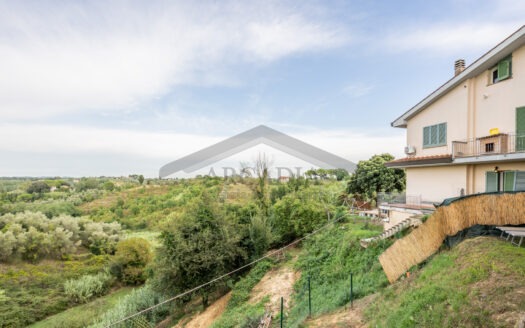 VILLETTA INDIPENDENTE in Vendita a LARI