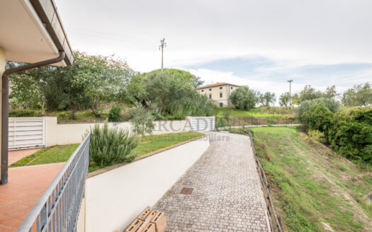 VILLETTA INDIPENDENTE in Vendita a LARI