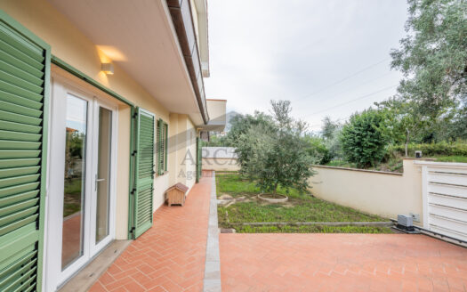 VILLETTA INDIPENDENTE in Vendita a LARI